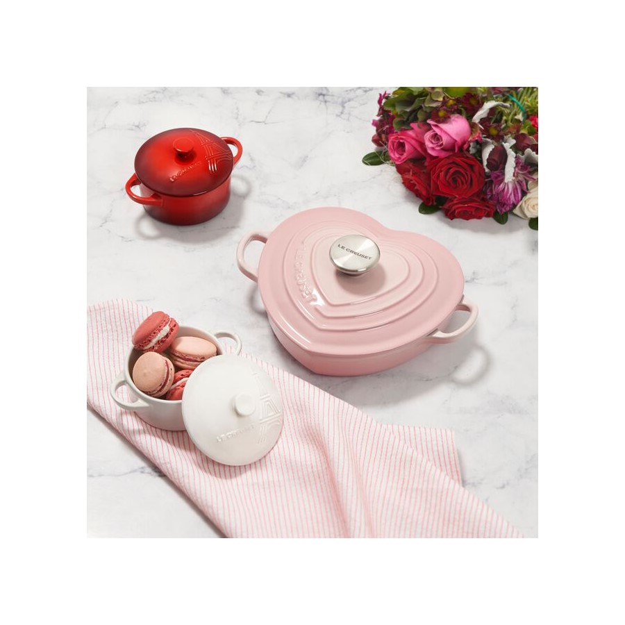 additioanl image for  Le Creuset Low Heart Cass. S/Pink 20 cm 