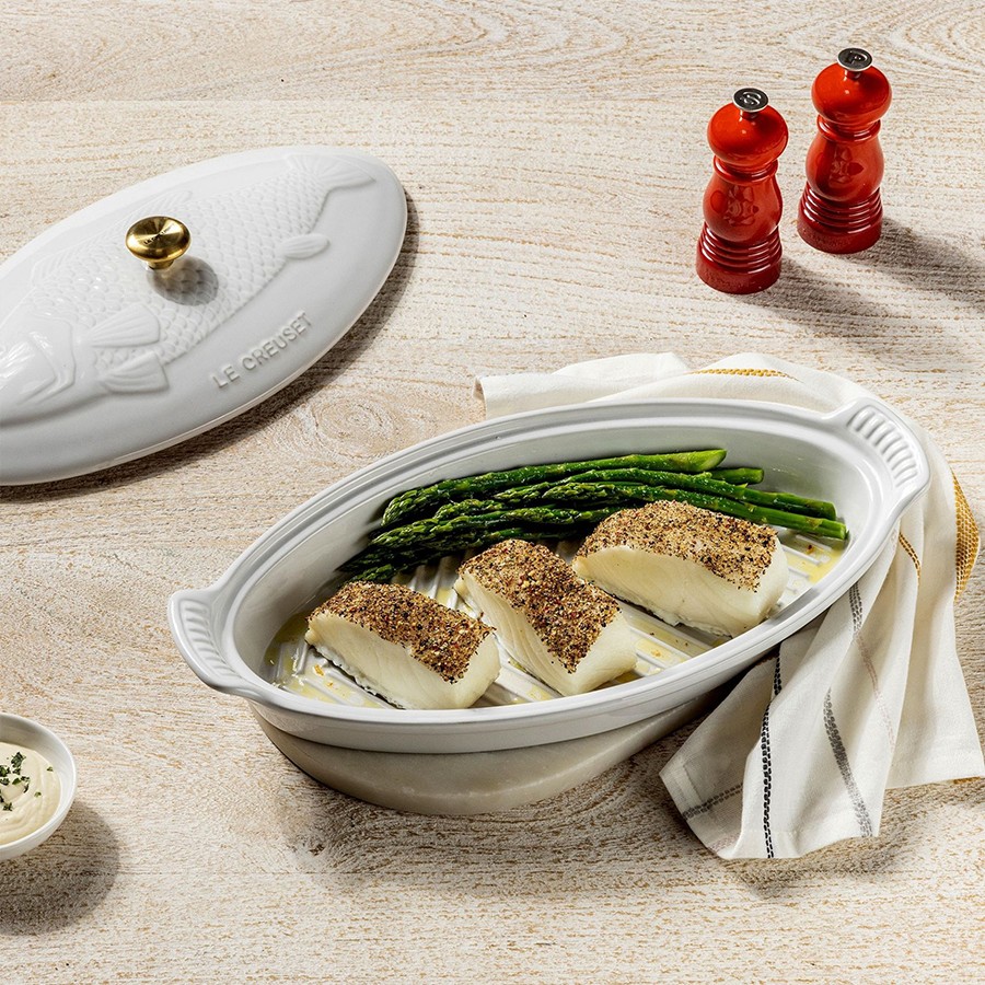 additioanl image for  Le Creuset Heritage Fish Dish Wht 1.6 L 