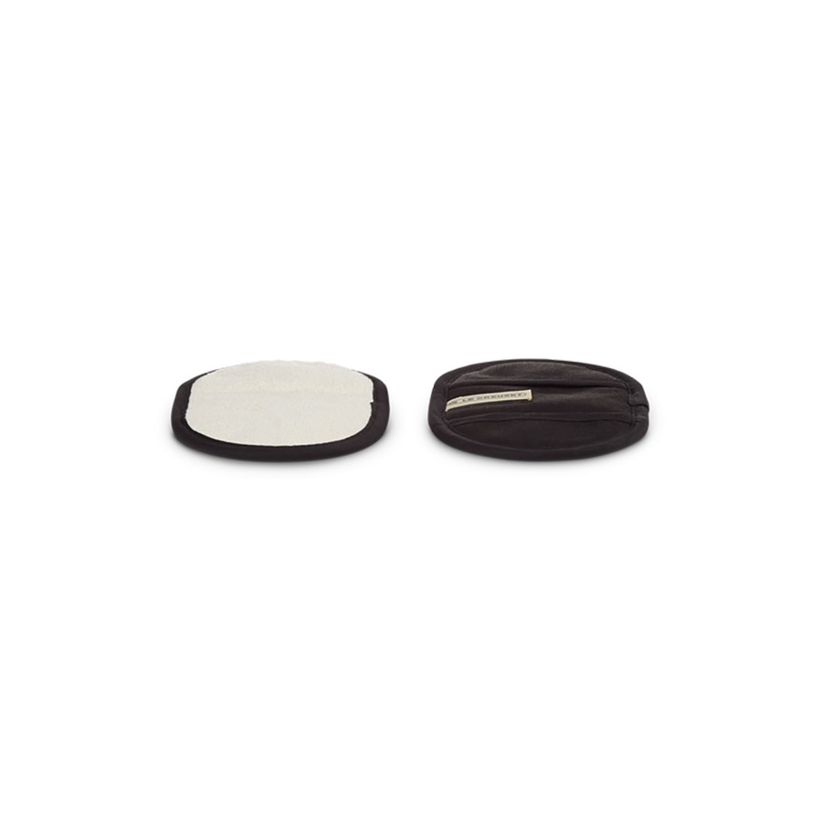 additioanl image for  Le Creuset 2 Pot Holders Black 17.5 cm 