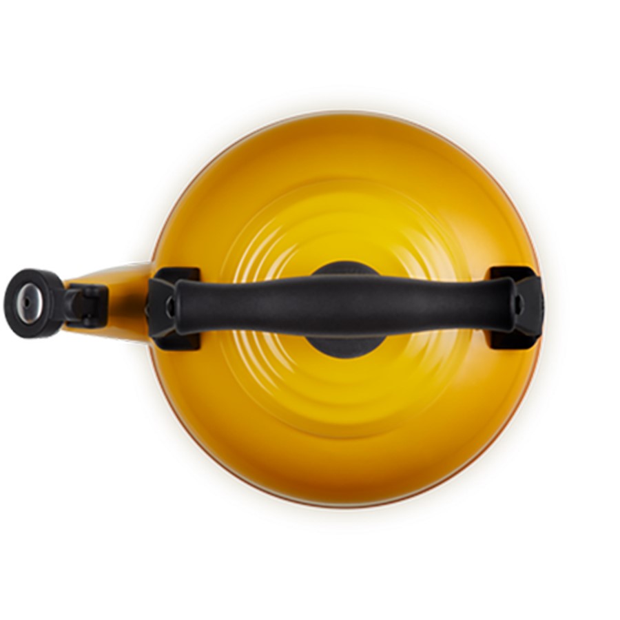 additioanl image for  Le Creuset Trad. Kettle Nectar 2.1 Litre 